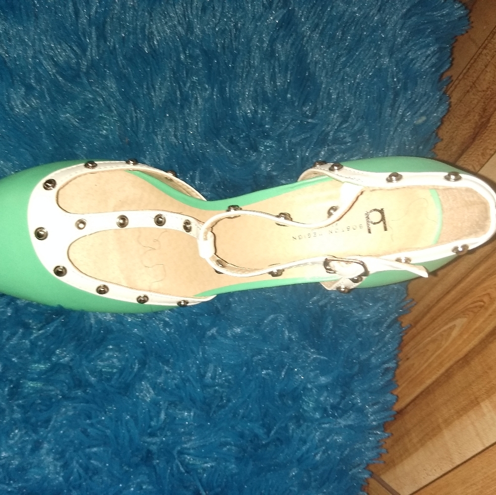 Shoes - Picture 6 of 6